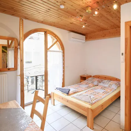Molnar Vendeghaz 24 Homestay Zamardi
