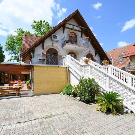 Molnar Vendeghaz 24 Homestay Zamardi